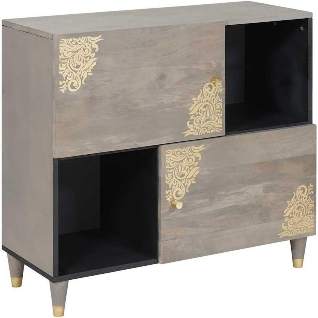 Das Sideboard zeigt geschlossenen Stauraum in Grau
