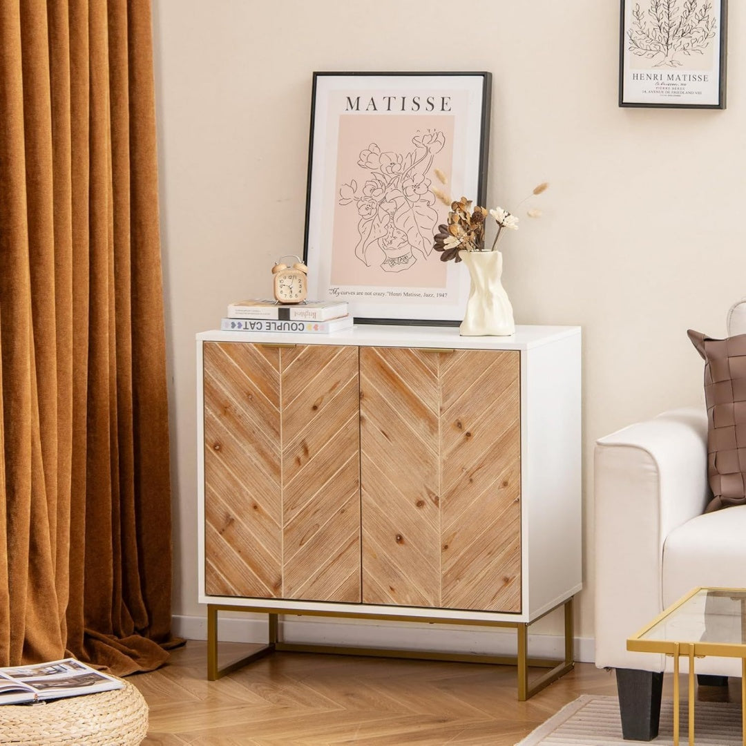 Sideboard in Weiss mit einem Metallgestell