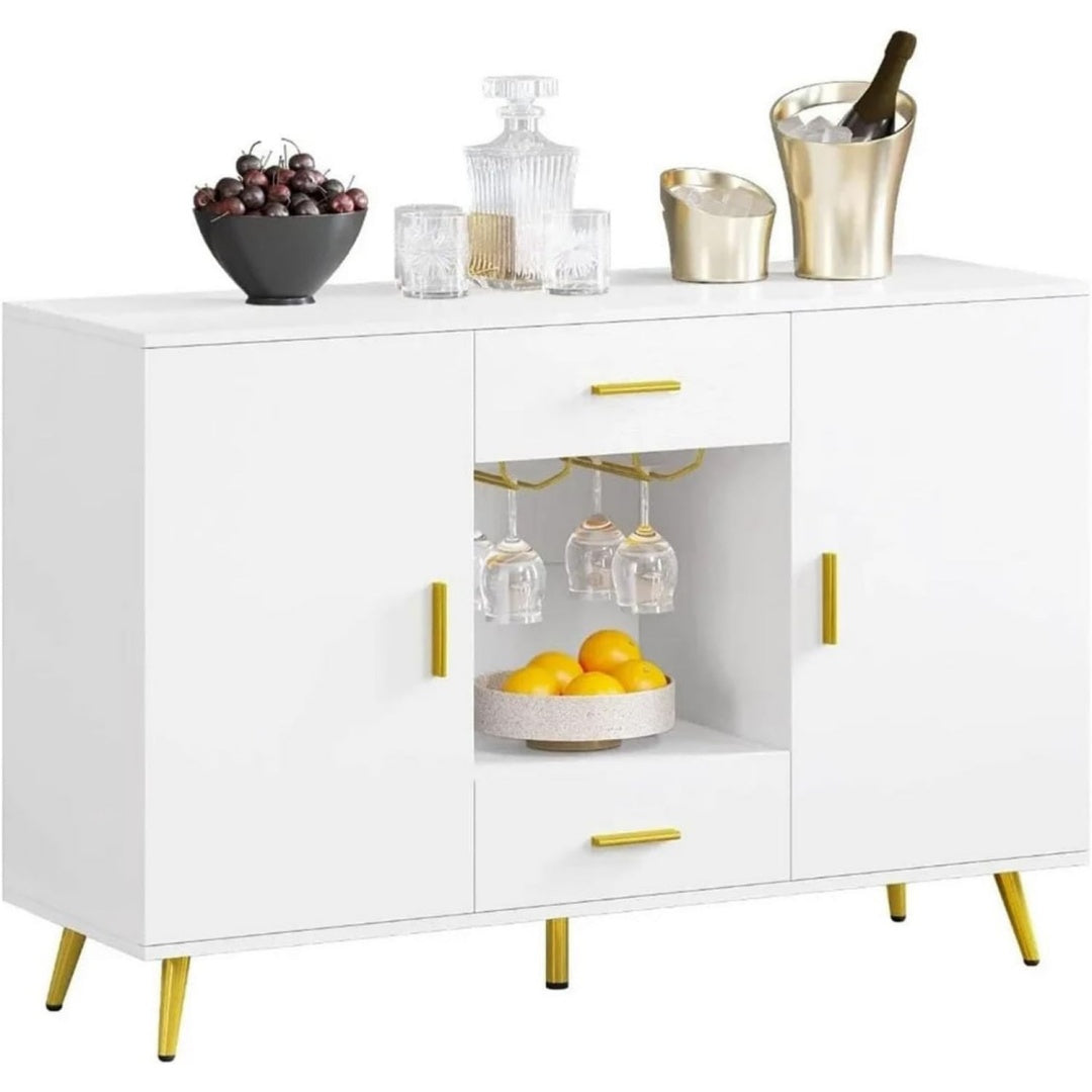 Sideboard mit Flaschenablagen und verstellbaren Ablagen