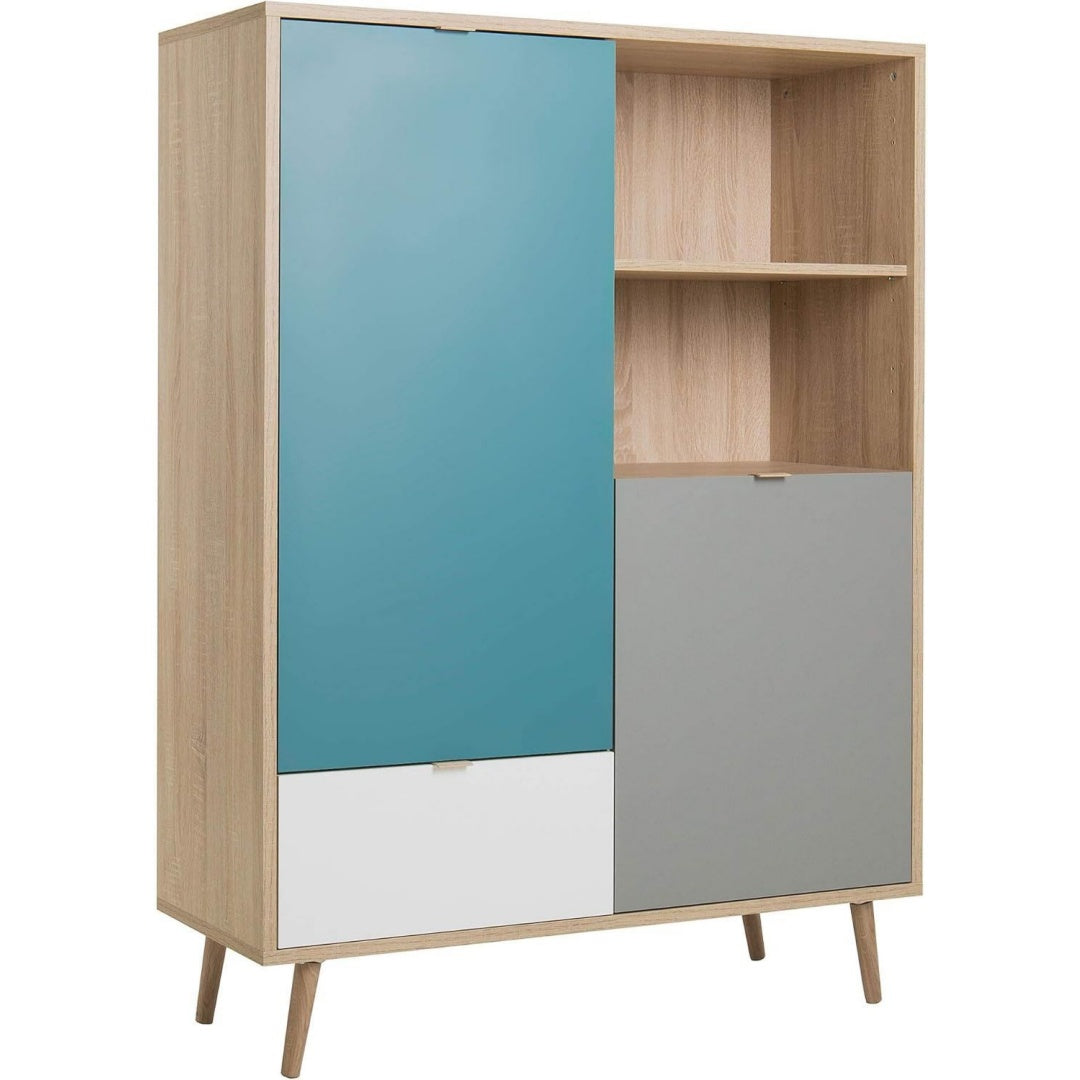 Der Hochschrank misst 103 x 138 x 40 cm in Eichenbraun
