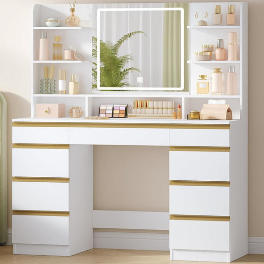 Holzoptik praegt den Schminktisch in Weiss und Gold