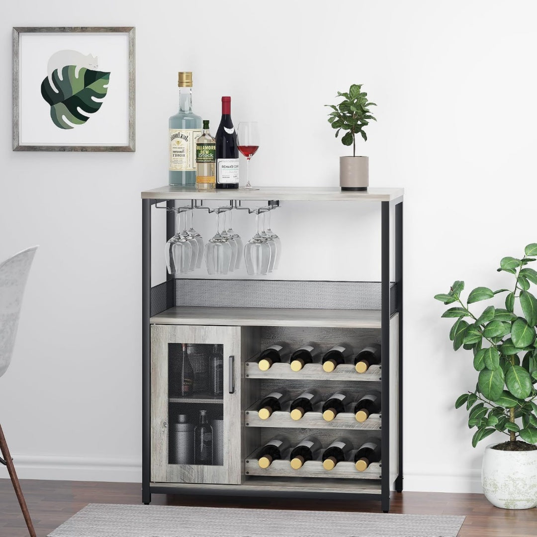 Sideboard mit verstellbaren Ablagen und Flaschenablagen