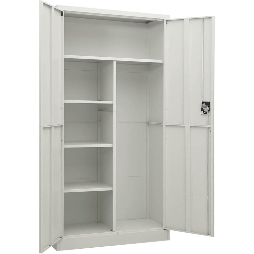 Hellgrau bestimmt die Farbgebung von dem Sideboard