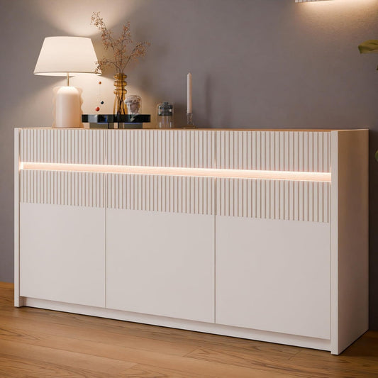 Sideboard verbindet 3 Tueren und strukturierte Fronten